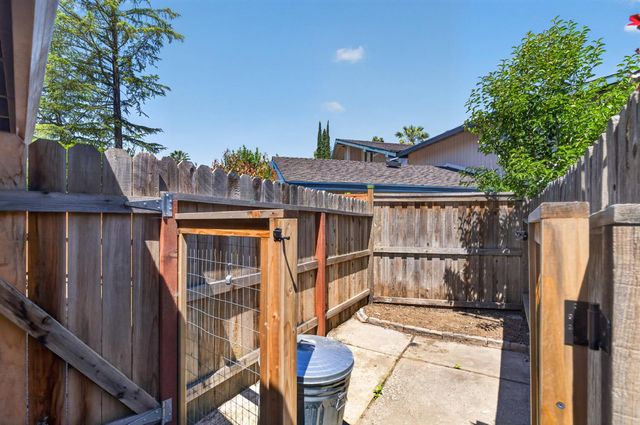 5904 Courville Ct, Fair Oaks, CA 95628