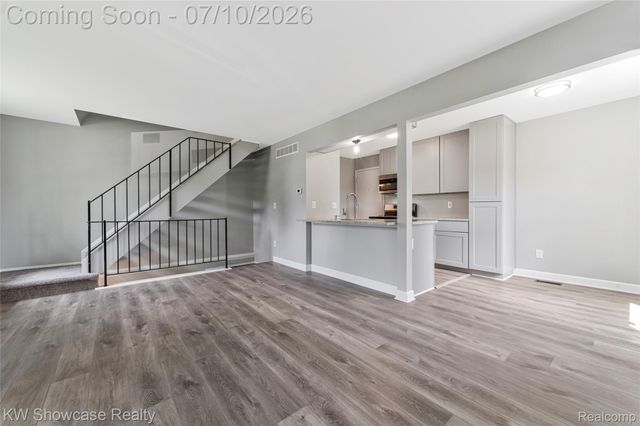 1424 Harbor Drive, Walled Lake, MI 48390
