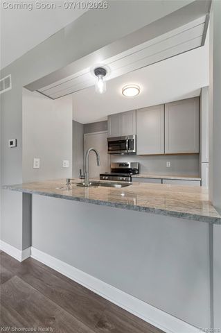 1424 Harbor Drive, Walled Lake, MI 48390