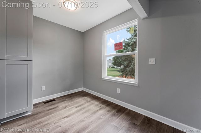 1424 Harbor Drive, Walled Lake, MI 48390