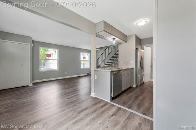 1424 Harbor Drive, Walled Lake, MI 48390