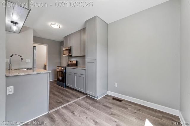1424 Harbor Drive, Walled Lake, MI 48390