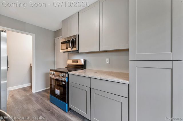 1424 Harbor Drive, Walled Lake, MI 48390
