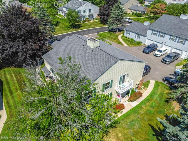 1424 Harbor Drive, Walled Lake, MI 48390