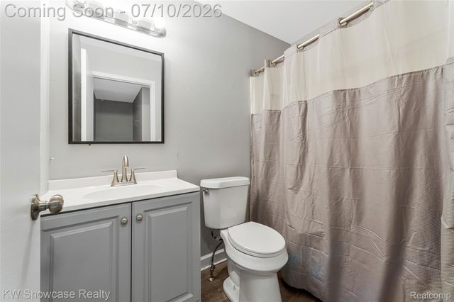 1424 Harbor Drive, Walled Lake, MI 48390
