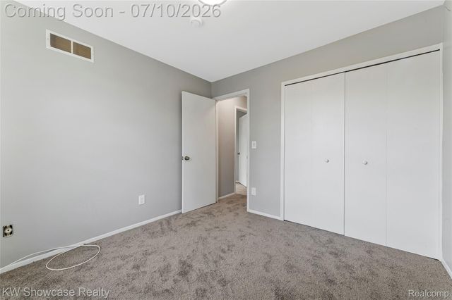 1424 Harbor Drive, Walled Lake, MI 48390