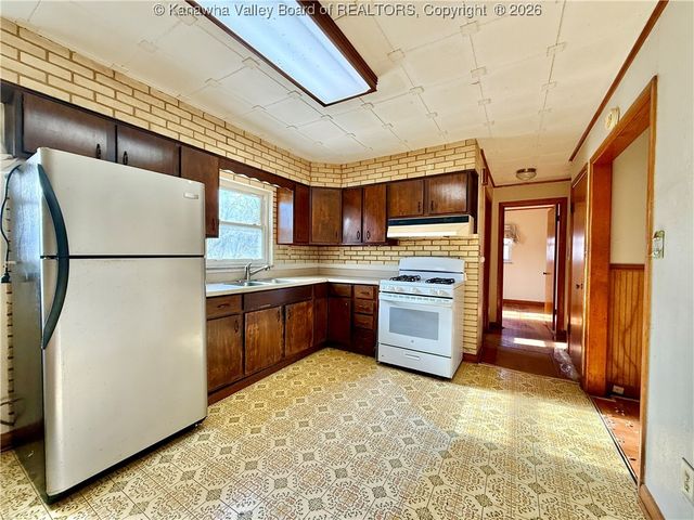 5114 Dean Drive, Charleston, WV 25313