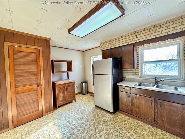 5114 Dean Drive, Charleston, WV 25313