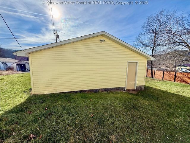 5114 Dean Drive, Charleston, WV 25313