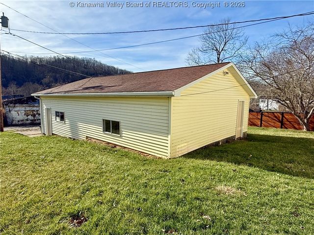 5114 Dean Drive, Charleston, WV 25313