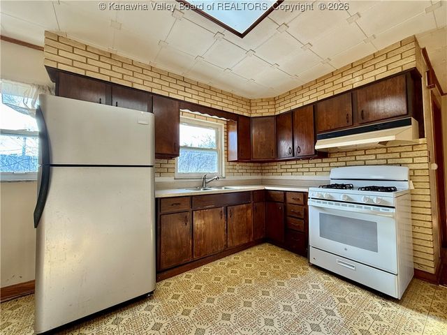 5114 Dean Drive, Charleston, WV 25313