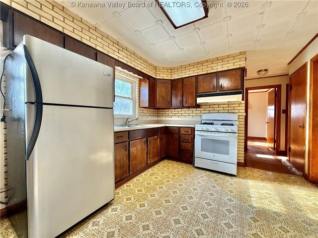 5114 Dean Drive, Charleston, WV 25313