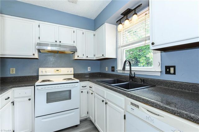 2208 Franklin Court, Burlington, NC 27215