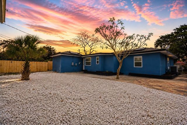 923 1ST AVENUE NW, Largo, FL 33770