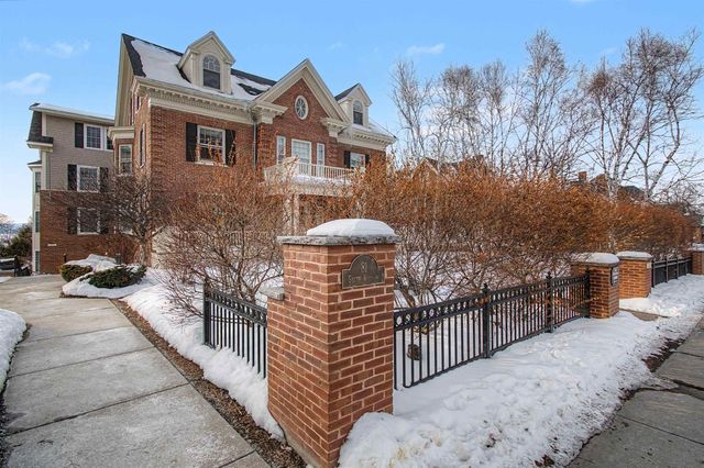 81 S Williams St Unit 303, Burlington, VT 05401