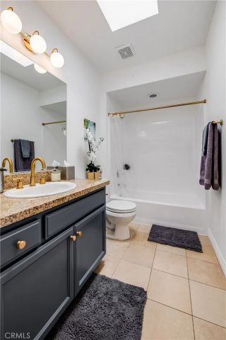 4832 Whitsett Avenue 305, Valley Village, CA 91607