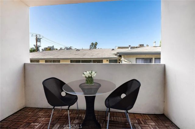 4832 Whitsett Avenue 305, Valley Village, CA 91607