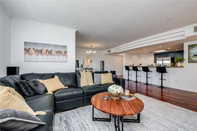 4832 Whitsett Avenue 305, Valley Village, CA 91607