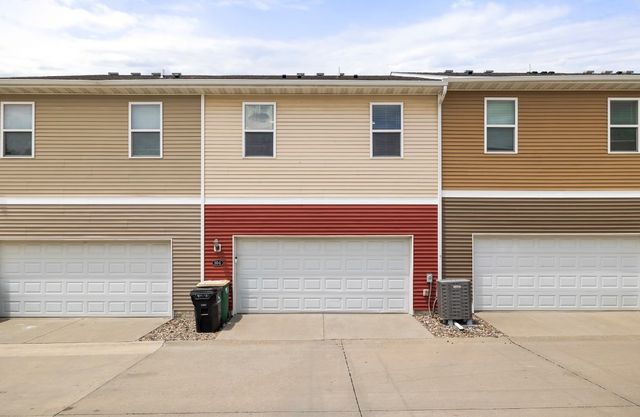 9175 Coneflower Drive 104, West Des Moines, IA 50266