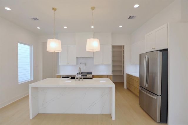 136 E 37th Street, Houston, TX 77018