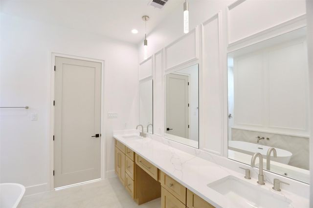 136 E 37th Street, Houston, TX 77018