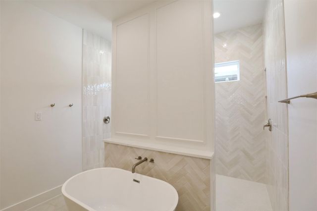 136 E 37th Street, Houston, TX 77018