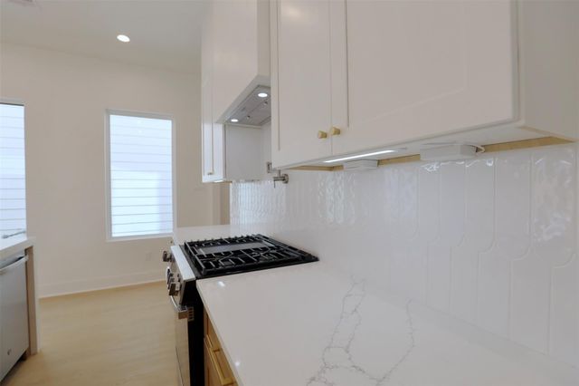 136 E 37th Street, Houston, TX 77018