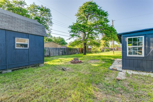 425 Ridgecrest Drive, Hurst, TX 76053