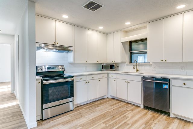 425 Ridgecrest Drive, Hurst, TX 76053