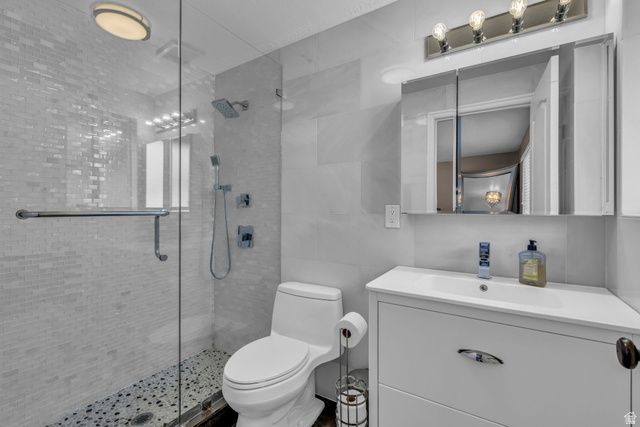 928 N 2075 W, Farr West, UT 84404