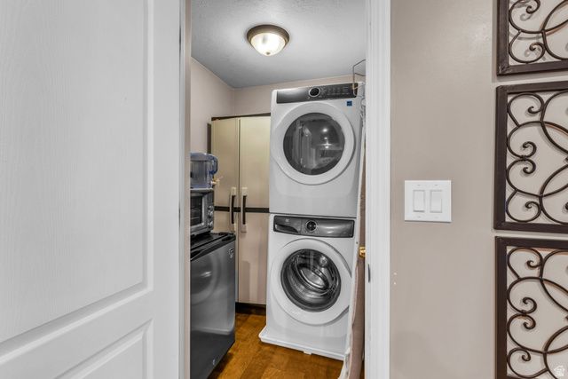 928 N 2075 W, Farr West, UT 84404