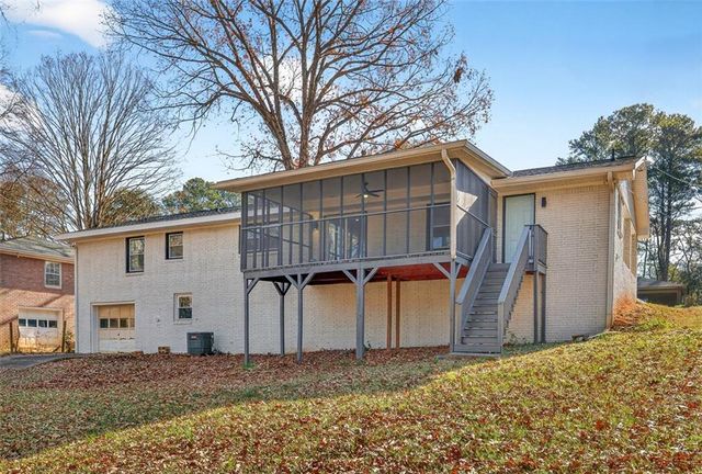 5666 WOODLAND Drive, Douglasville, GA 30135