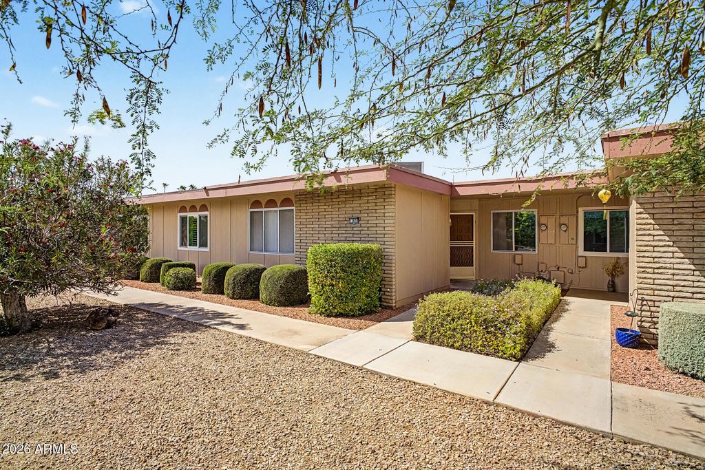 Image 10 of property listing at 13870 N 108TH Drive, Sun City, AZ 85351