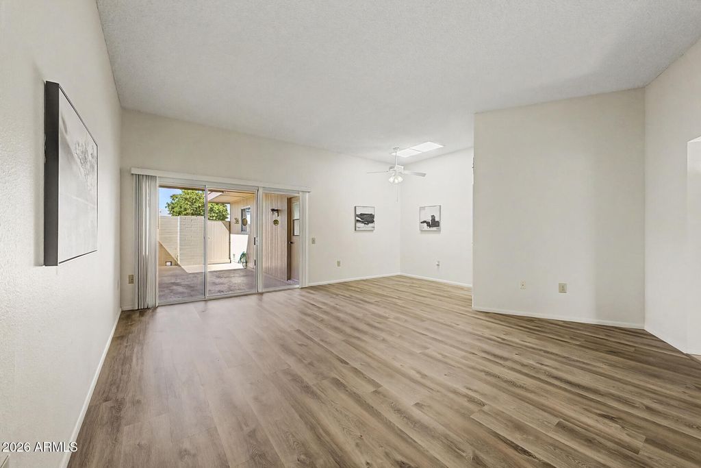 Image 21 of property listing at 13870 N 108TH Drive, Sun City, AZ 85351