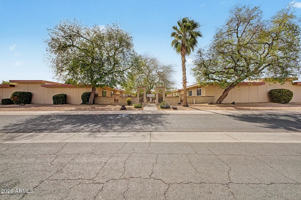 Image 35 of property listing at 13870 N 108TH Drive, Sun City, AZ 85351