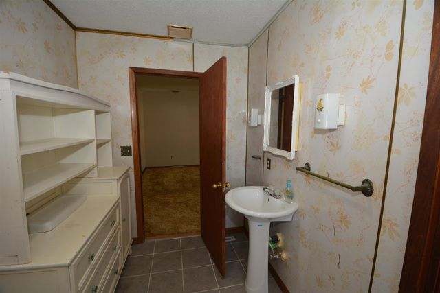 216 N Blankenship Rd, Udall, KS 67146