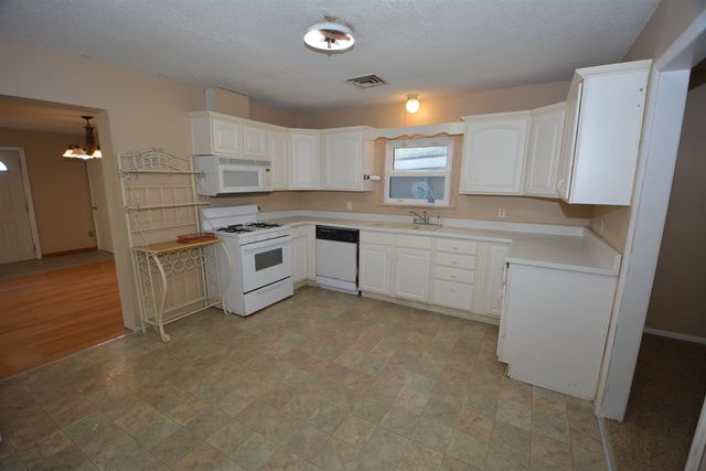 216 N Blankenship Rd, Udall, KS 67146