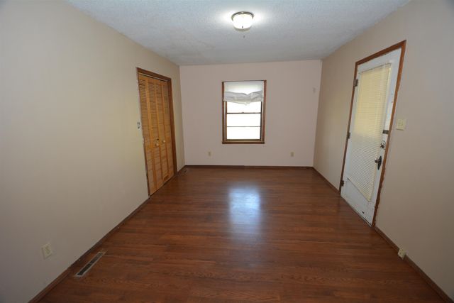 216 N Blankenship Rd, Udall, KS 67146