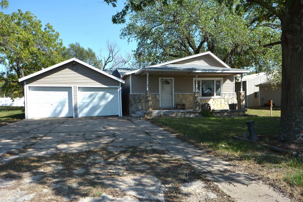 216 N Blankenship Rd, Udall, KS 67146