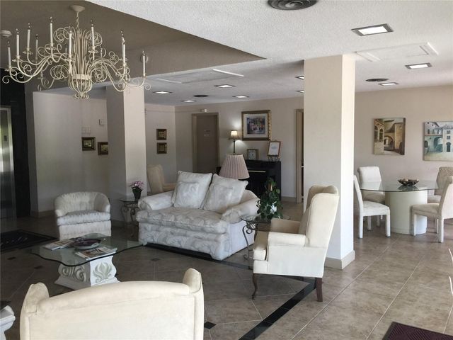 33 S GULFSTREAM AVENUE 704A, Sarasota, FL 34236
