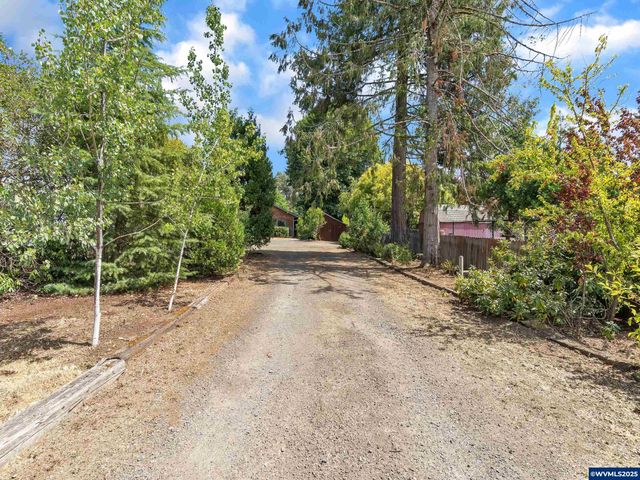 328 S 1st St, Mill City, OR 97360