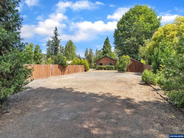 328 S 1st St, Mill City, OR 97360