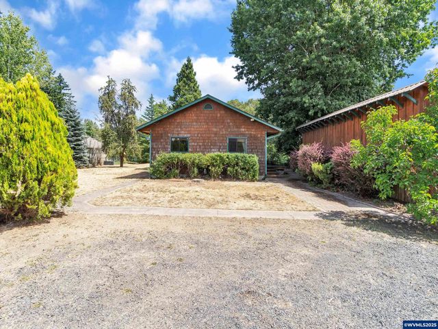 328 S 1st St, Mill City, OR 97360