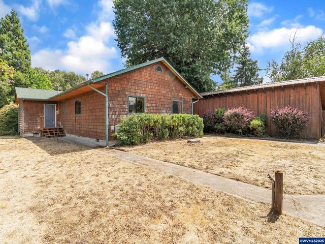 328 S 1st St, Mill City, OR 97360