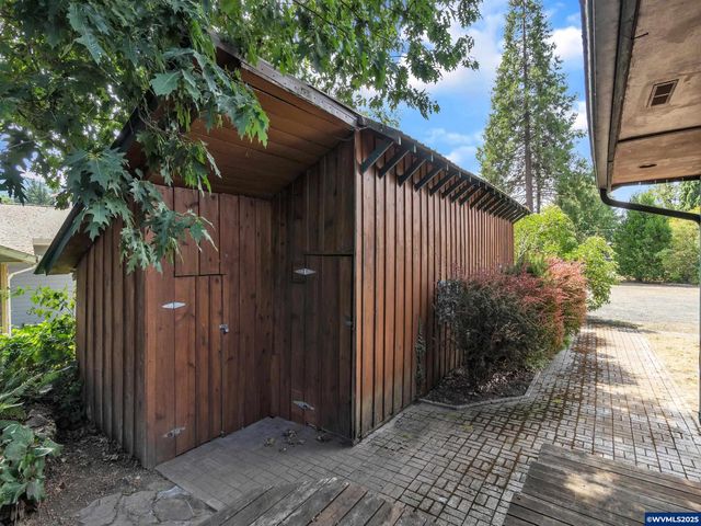 328 S 1st St, Mill City, OR 97360