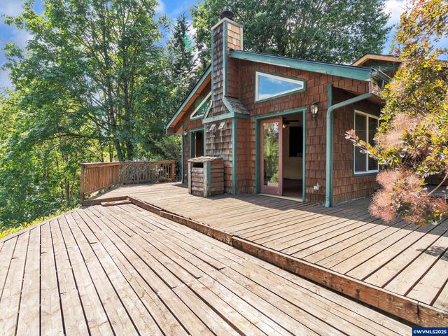 328 S 1st St, Mill City, OR 97360