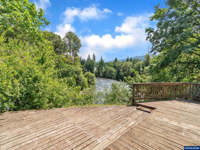 328 S 1st St, Mill City, OR 97360