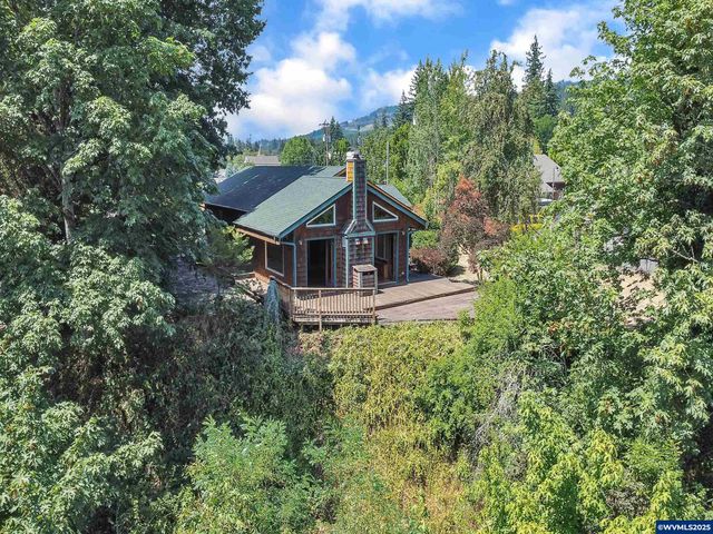 328 S 1st St, Mill City, OR 97360