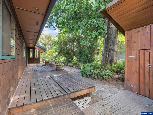 328 S 1st St, Mill City, OR 97360