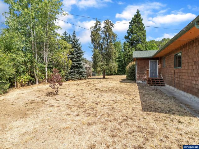 328 S 1st St, Mill City, OR 97360